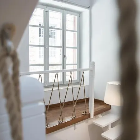 Alleyway House Apartment *