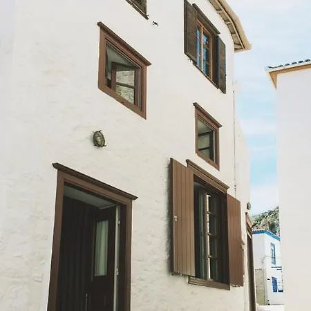 Alleyway House